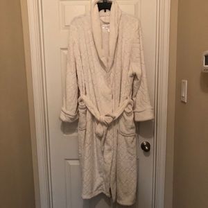 NWT. Carole Hochman white plush full length robe